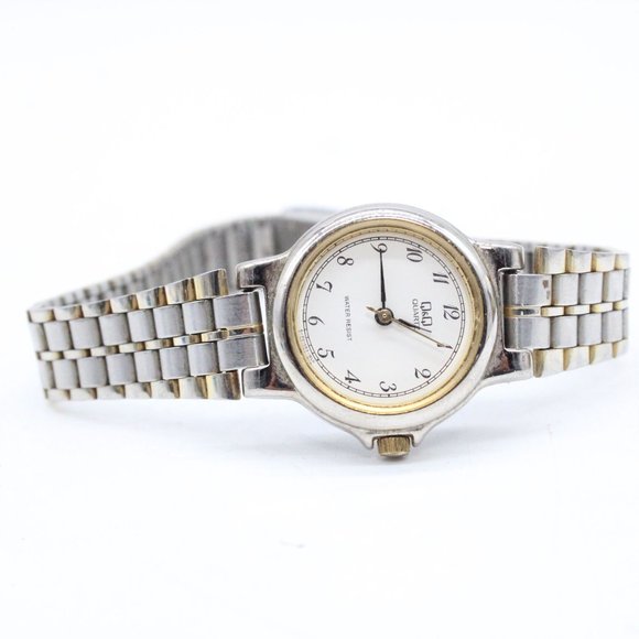 Q&Q Watch Womens Silver Tone Stainless Steel Quartz Water Resistance White Dial - Picture 5 of 8